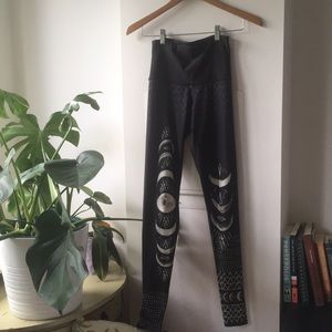 NWOT Onzie Moon print tights 🌙 🌚 🌝